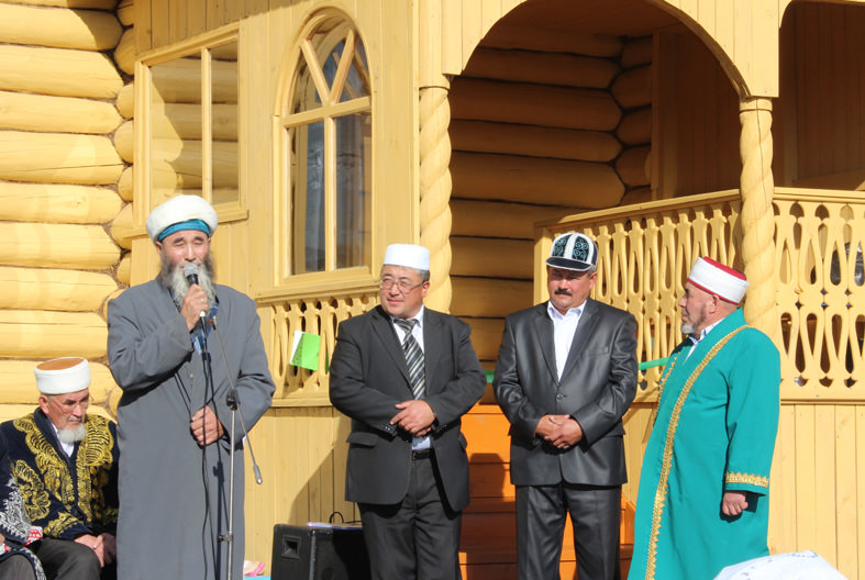 Ахмат хазрат при открытии мечети в Ишкильдено
