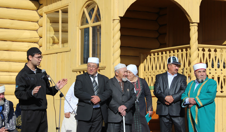 представители района при открытии мечети в деревне